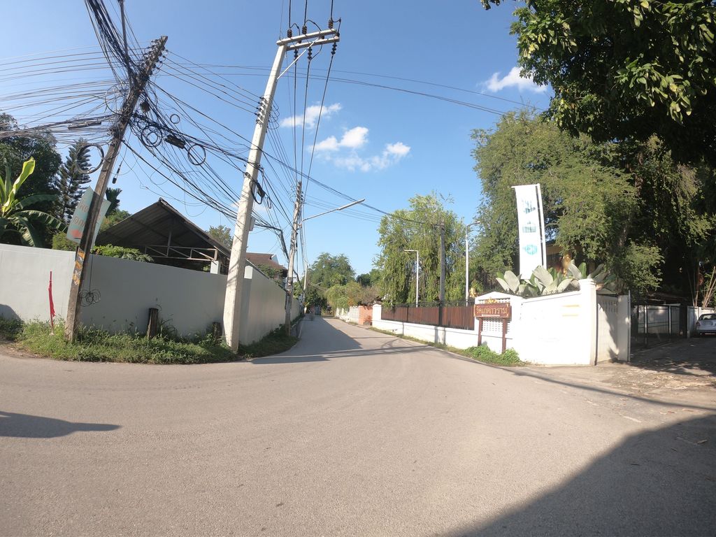 ภาพถนนตรงที่ ผ้าทอซาโอริบ้านสมานใจ ตั้งอยู่ ถ่ายโดย chanuwath_grab พ.ศ. 2562 (2019) · A street-level view of where ผ้าทอซาโอริบ้านสมานใจ · Phata Sa O Ri Ban Saman Chai stands, by chanuwath_grab in 2562 (2019)