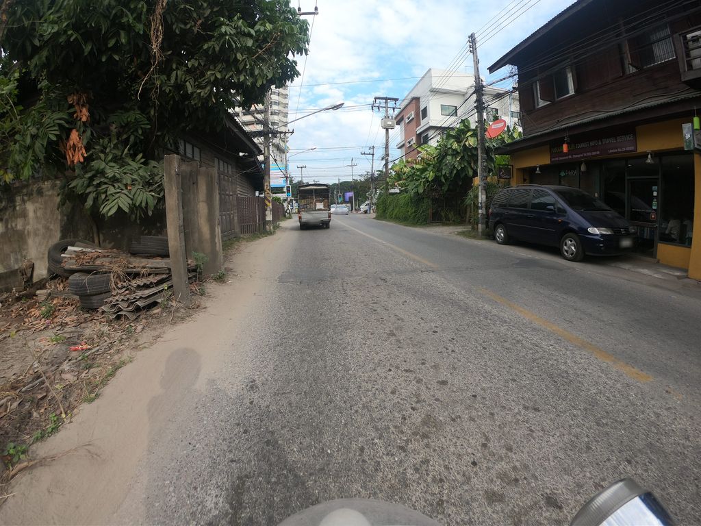 ภาพถนนตรงที่ ร้านหมูทอดดึก(ดำบรรพ์) ตั้งอยู่ ถ่ายโดย chanuwath_grab พ.ศ. 2562 (2019) · A street-level view of where ร้านหมูทอดดึก(ดำบรรพ์) · Ran Mutot Duek(dambron) stands, by chanuwath_grab in 2562 (2019)