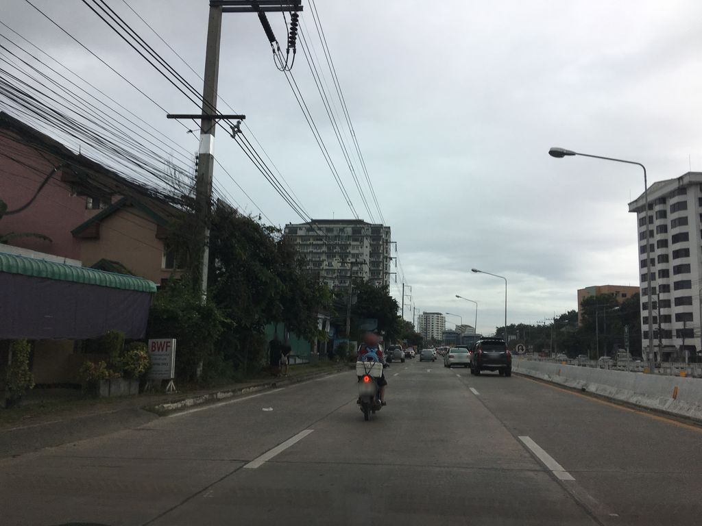 ภาพถนนตรงที่ NIN นิลกาล ตั้งอยู่ ถ่ายโดย wapriz พ.ศ. 2561 (2018) · A street-level view of where NIN นิลกาล stands, by wapriz in 2561 (2018)