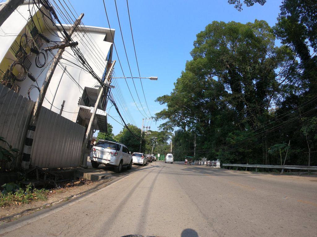 ภาพถนนตรงที่ ร้านกาแฟ สมนึกโกปี๊ เชียงใหม่ ตั้งอยู่ ถ่ายโดย chanuwath_grab พ.ศ. 2562 (2019) · A street-level view of where ร้านกาแฟ สมนึกโกปี๊ เชียงใหม่ · Somnuekkopi Chiang Mai Coffee shop stands, by chanuwath_grab in 2562 (2019)