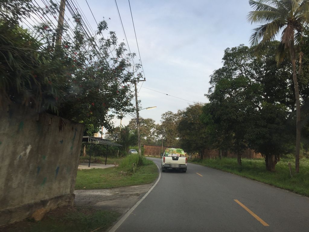 ภาพถนนตรงที่ เรือนอริยา รีสอร์ท ตั้งอยู่ ถ่ายโดย kyoko พ.ศ. 2562 (2019) · A street-level view of where เรือนอริยา รีสอร์ท · Rueanariya Resort stands, by kyoko in 2562 (2019)