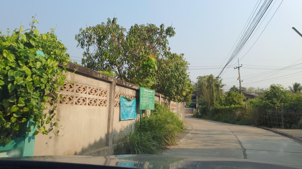 ภาพถนนตรงที่ บ้านปูคาเหนือ ตั้งอยู่ ถ่ายโดย jrcarlsen พ.ศ. 2565 (2022) · A street-level view of where บ้านปูคาเหนือ · Ban Pukha Nuea stands, by jrcarlsen in 2565 (2022)