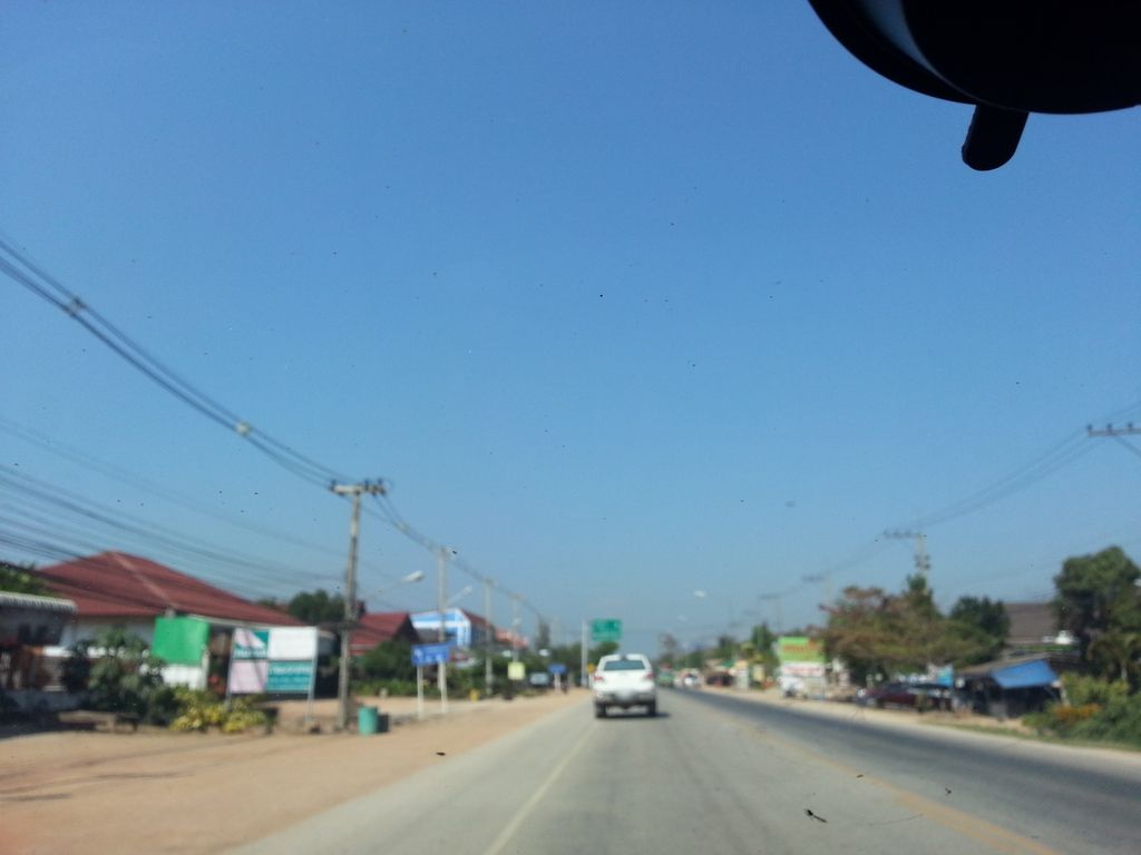 ภาพถนนตรงที่ ครัวต้นโมก ตั้งอยู่ ถ่ายโดย mishari พ.ศ. 2558 (2015) · A street-level view of where ครัวต้นโมก · Khruatnamok stands, by mishari in 2558 (2015)