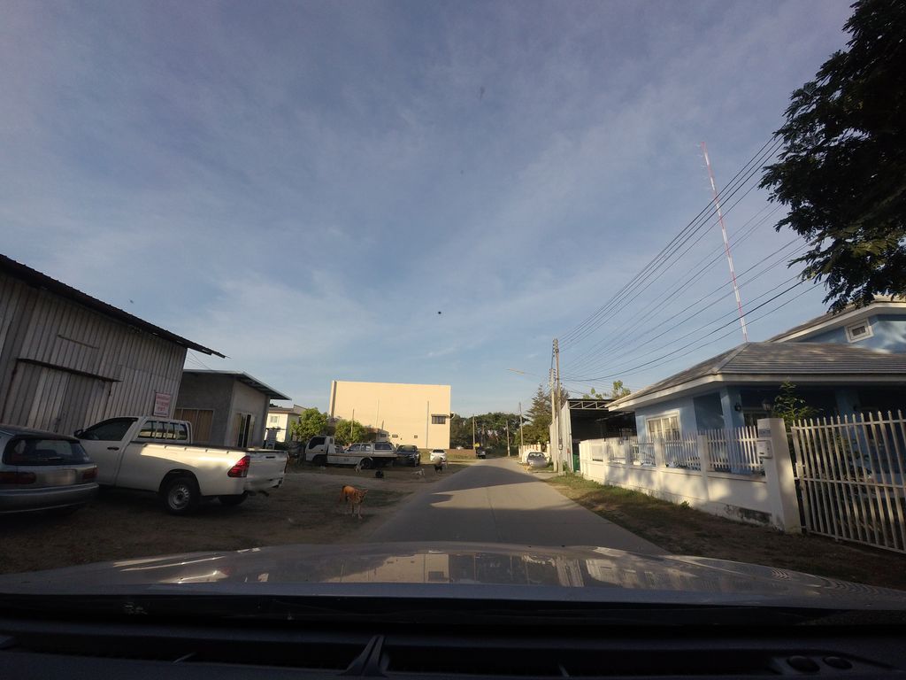 ภาพถนนตรงที่ Plearn Cafe’ ตั้งอยู่ ถ่ายโดย mishari พ.ศ. 2563 (2020) · A street-level view of where Plearn Cafe’ stands, by mishari in 2563 (2020)