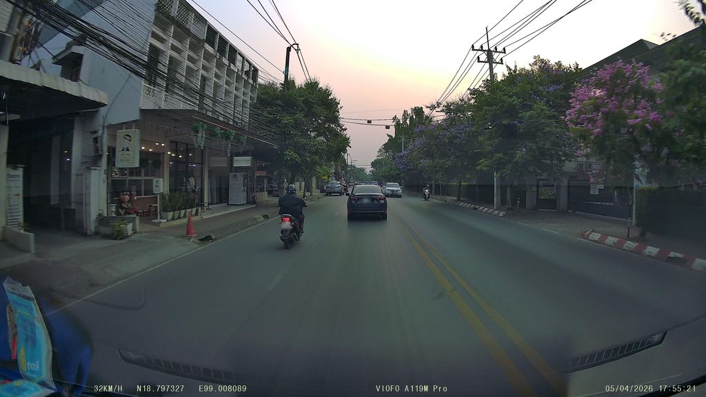 ภาพถนนตรงที่ Dekdoi cafe ตั้งอยู่ ถ่ายโดย ThailandCambodia พ.ศ. 2569 (2026) · A street-level view of where Dekdoi cafe stands, by ThailandCambodia in 2569 (2026)