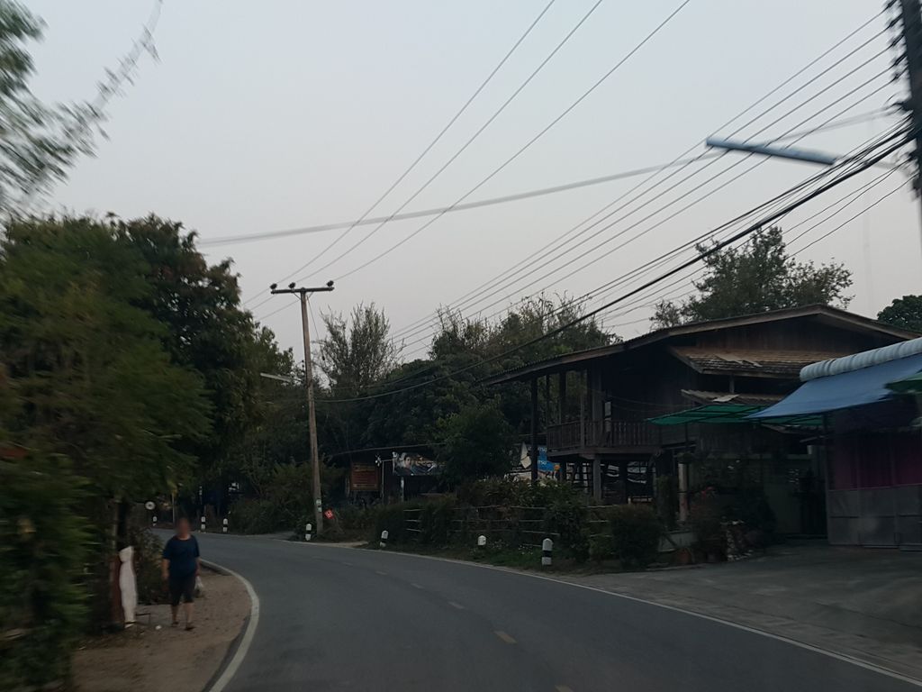 ภาพถนนตรงที่ บ้านหนองแหวน ตั้งอยู่ ถ่ายโดย jrcarlsen พ.ศ. 2559 (2016) · A street-level view of where บ้านหนองแหวน · Ban Nong Waen stands, by jrcarlsen in 2559 (2016)