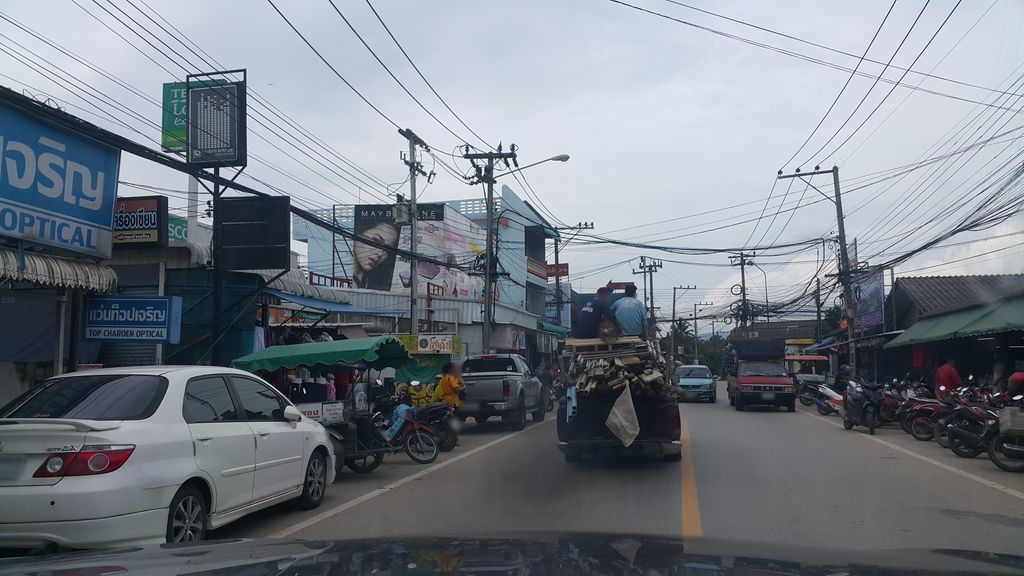 ภาพถนนตรงที่ 99 FishingPark Cafe&Foods ตั้งอยู่ ถ่ายโดย jrcarlsen พ.ศ. 2561 (2018) · A street-level view of where 99 FishingPark Cafe&Foods stands, by jrcarlsen in 2561 (2018)