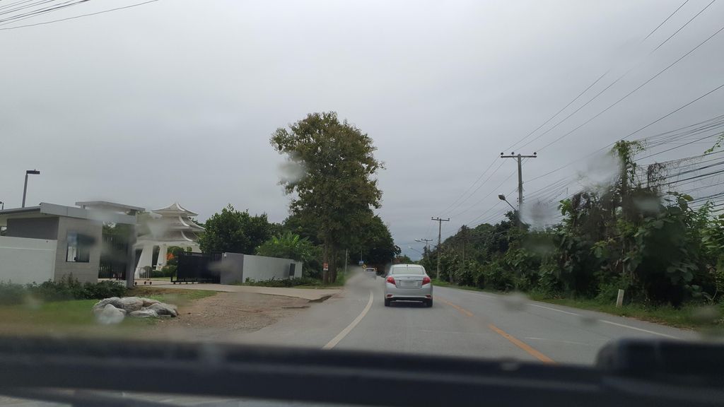 ภาพถนนตรงที่ ดวงดีมินิมาร์ท ตั้งอยู่ ถ่ายโดย jrcarlsen พ.ศ. 2564 (2021) · A street-level view of where ดวงดีมินิมาร์ท · Duangdi Mini Mart stands, by jrcarlsen in 2564 (2021)
