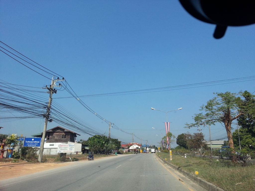 ภาพถนนตรงที่ ตำปูม้าไชยปราการ ตั้งอยู่ ถ่ายโดย mishari พ.ศ. 2558 (2015) · A street-level view of where ตำปูม้าไชยปราการ · Tam Pu Ma Chai Prakan stands, by mishari in 2558 (2015)