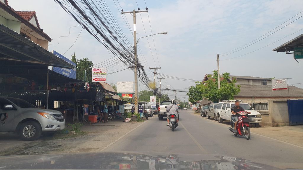 ภาพถนนตรงที่ กิจชาญทอง ตั้งอยู่ ถ่ายโดย jrcarlsen พ.ศ. 2566 (2023) · A street-level view of where กิจชาญทอง · Kitchanthong stands, by jrcarlsen in 2566 (2023)