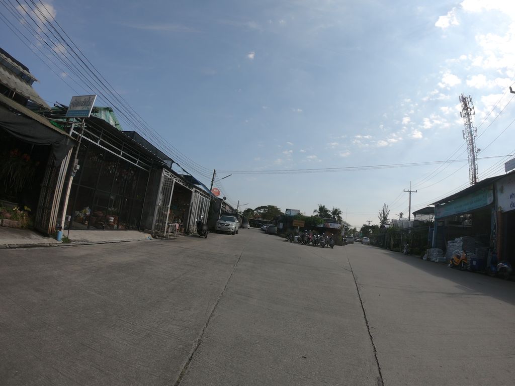 ภาพถนนตรงที่ Osyn Garden ตั้งอยู่ ถ่ายโดย chanuwath_grab พ.ศ. 2562 (2019) · A street-level view of where Osyn Garden stands, by chanuwath_grab in 2562 (2019)