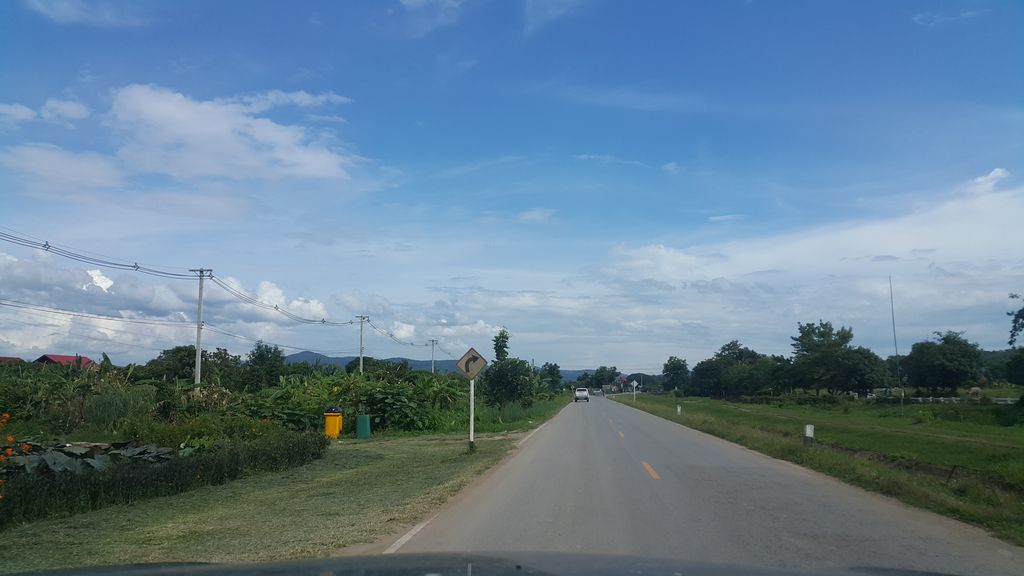 ภาพถนนตรงที่ Phusanfah Resort ตั้งอยู่ ถ่ายโดย jrcarlsen พ.ศ. 2560 (2017) · A street-level view of where Phusanfah Resort stands, by jrcarlsen in 2560 (2017)