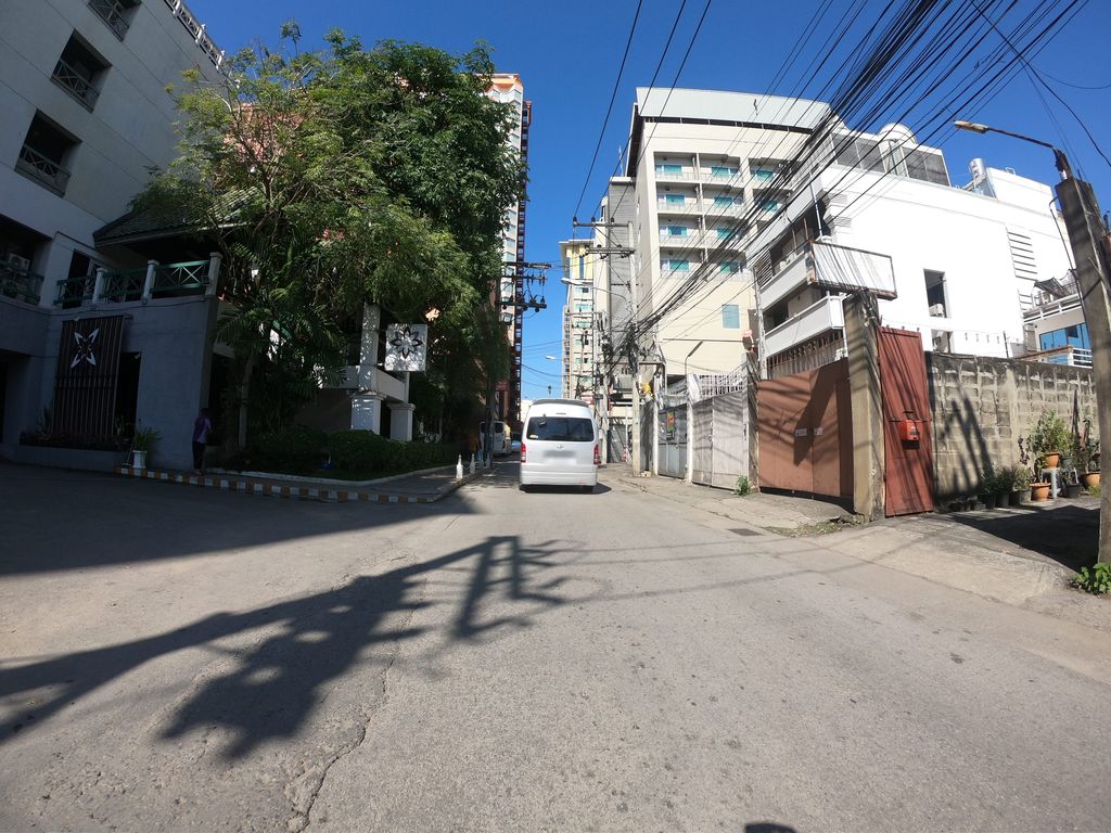 ภาพถนนตรงที่ Star Hotel Chiang Mai ตั้งอยู่ ถ่ายโดย chanuwath_grab พ.ศ. 2562 (2019) · A street-level view of where Star Hotel Chiang Mai stands, by chanuwath_grab in 2562 (2019)
