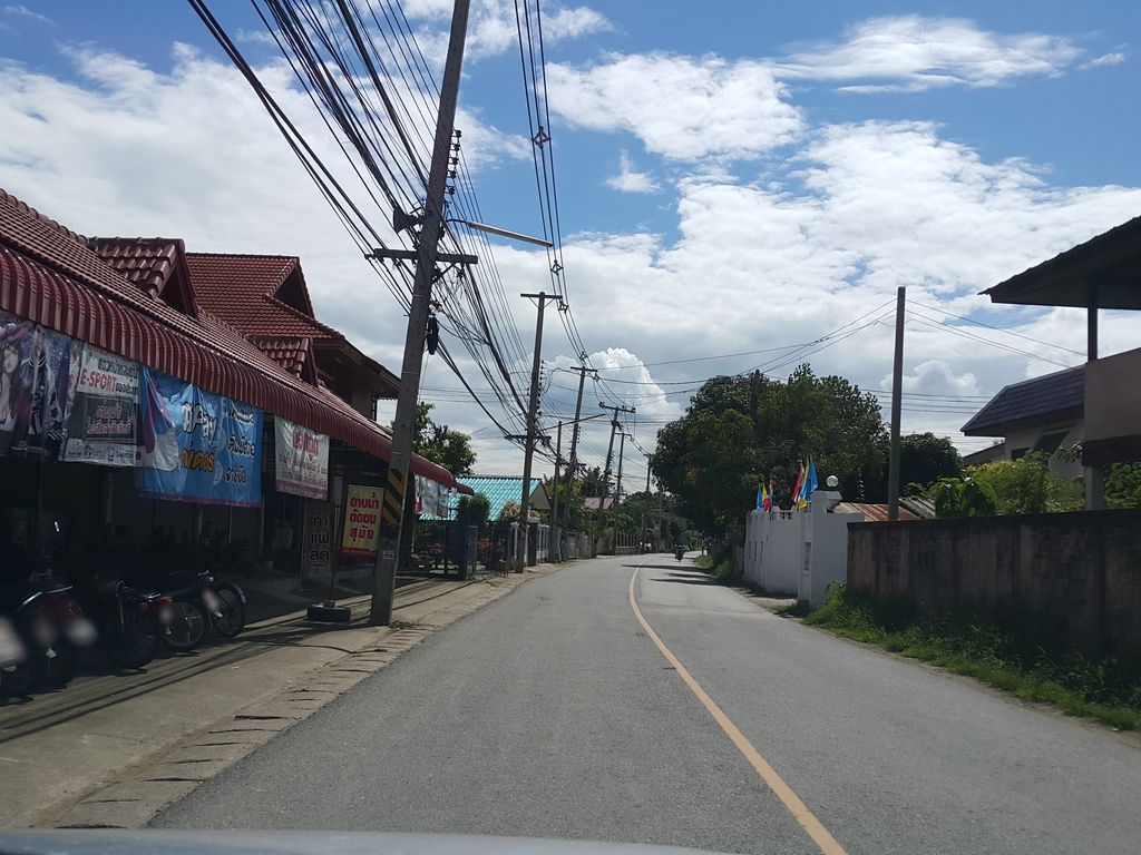 ภาพถนนตรงที่ ร้าน   ด็อก ดู  ดี ตั้งอยู่ ถ่ายโดย jrcarlsen พ.ศ. 2558 (2015) · A street-level view of where ร้าน   ด็อก ดู  ดี · Ran Dook Du Di stands, by jrcarlsen in 2558 (2015)