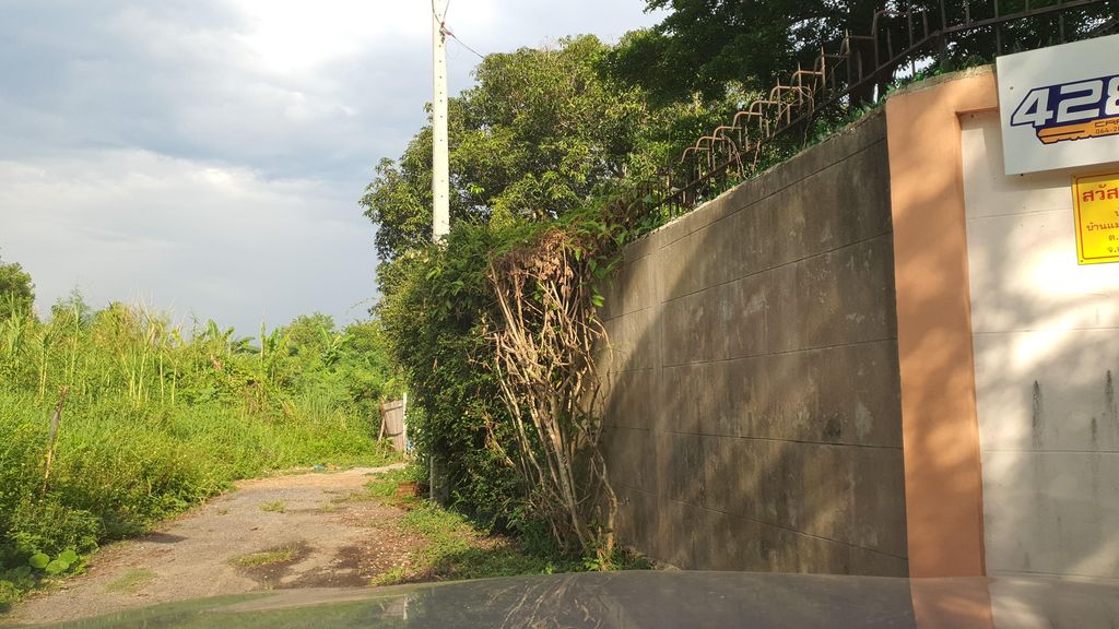 ภาพถนนตรงที่ เช่ารถเชียงใหม่ ตั้งอยู่ ถ่ายโดย jrcarlsen พ.ศ. 2565 (2022) · A street-level view of where เช่ารถเชียงใหม่ · Chaorot Chiang Mai stands, by jrcarlsen in 2565 (2022)