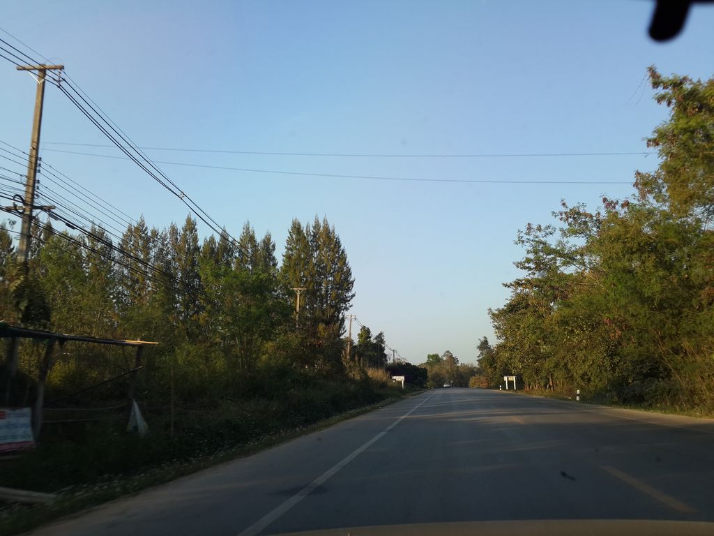 ภาพถนนตรงที่ ร้านนิวนิวมินิมาร์ท ตั้งอยู่ ถ่ายโดย mishari พ.ศ. 2558 (2015) · A street-level view of where ร้านนิวนิวมินิมาร์ท · Ran New New Mini Mart stands, by mishari in 2558 (2015)