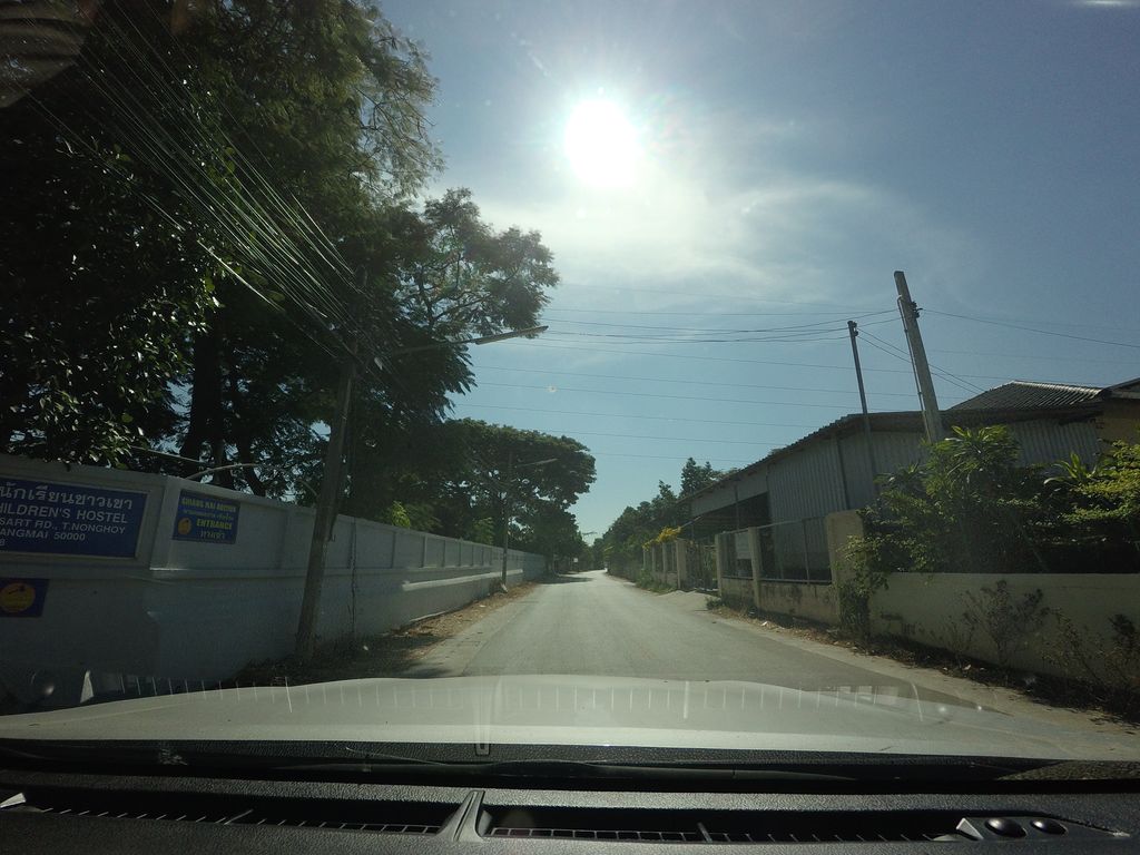 ภาพถนนตรงที่ Gateway 2 Chiangmai ตั้งอยู่ ถ่ายโดย mishari พ.ศ. 2563 (2020) · A street-level view of where Gateway 2 Chiangmai stands, by mishari in 2563 (2020)
