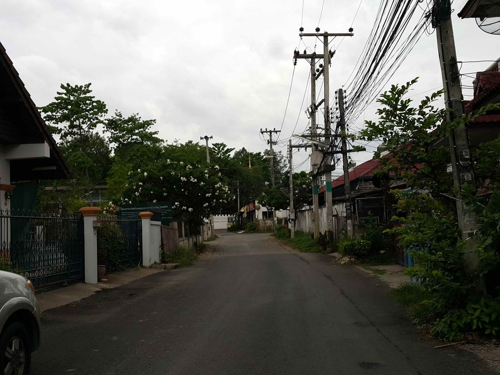 ภาพถนนตรงที่ บริษัท ศูนย์ยาง นพรัตน์ จำกัด ตั้งอยู่ ถ่ายโดย jrcarlsen พ.ศ. 2558 (2015) · A street-level view of where บริษัท ศูนย์ยาง นพรัตน์ จำกัด · Sun Yang Naphrat Chamkat Company stands, by jrcarlsen in 2558 (2015)