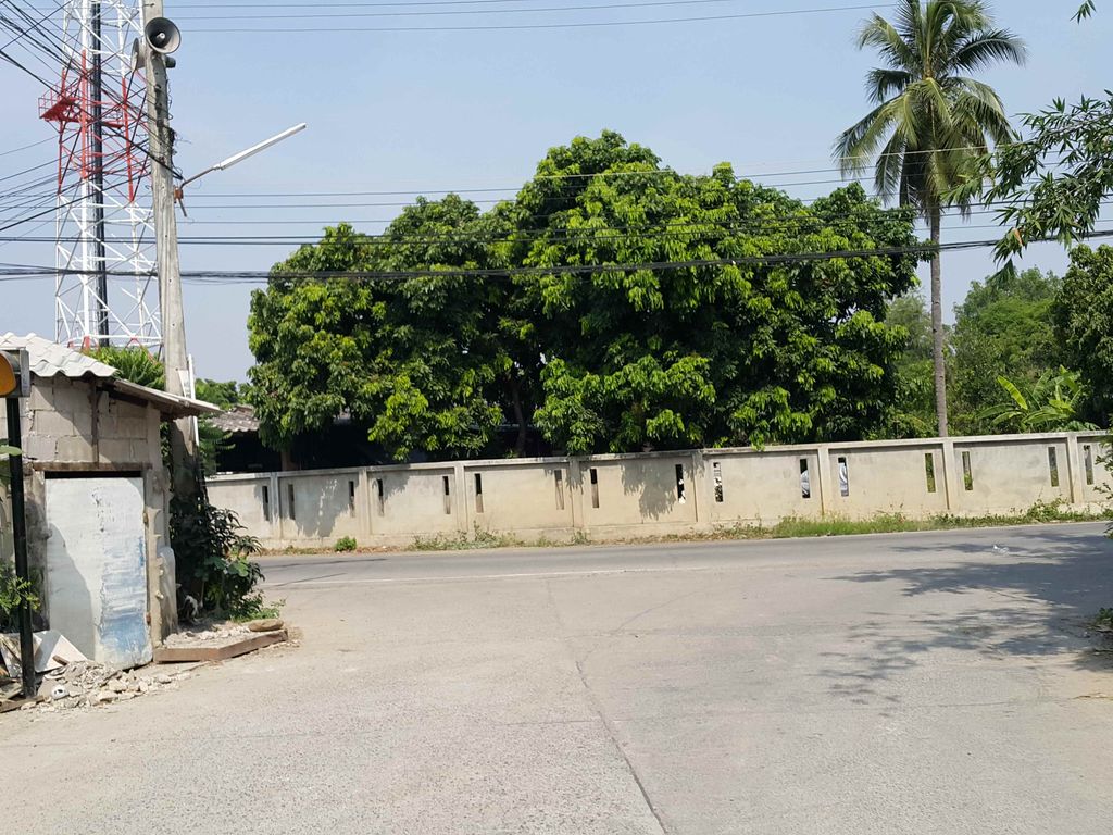 ภาพถนนตรงที่ อาโบว์ กั๊ตต๊อง ตั้งอยู่ ถ่ายโดย jrcarlsen พ.ศ. 2558 (2015) · A street-level view of where อาโบว์ กั๊ตต๊อง · Abo Kattong stands, by jrcarlsen in 2558 (2015)
