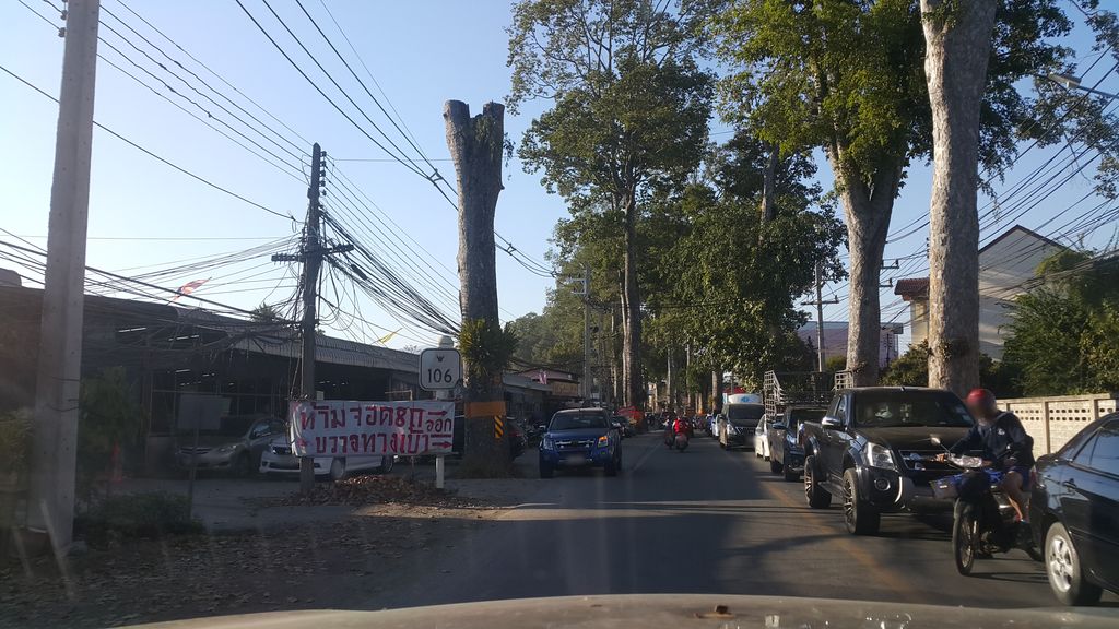 ภาพถนนตรงที่ ดรีมกาแฟสด ตั้งอยู่ ถ่ายโดย jrcarlsen พ.ศ. 2562 (2019) · A street-level view of where ดรีมกาแฟสด · Dream Kafaetda stands, by jrcarlsen in 2562 (2019)