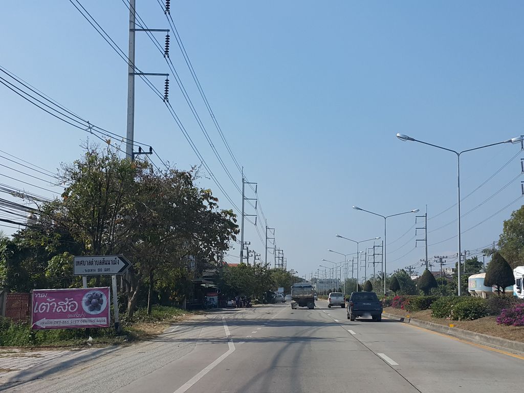 ภาพถนนตรงที่ ครัว ส สมคิด ตั้งอยู่ ถ่ายโดย jrcarlsen พ.ศ. 2558 (2015) · A street-level view of where ครัว ส สมคิด · Khrua Sa Somkhit stands, by jrcarlsen in 2558 (2015)