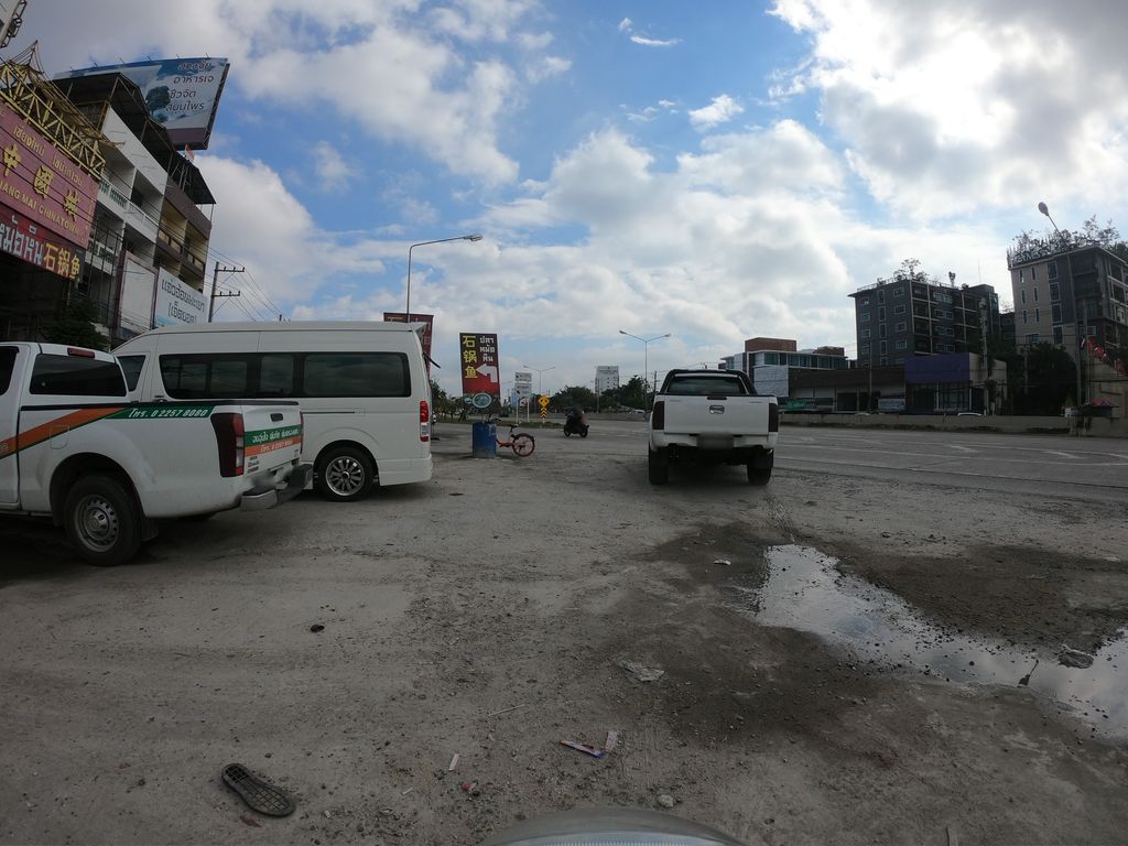 ภาพถนนตรงที่ ประกันคุ้มภัย ตั้งอยู่ ถ่ายโดย chanuwath_grab พ.ศ. 2562 (2019) · A street-level view of where ประกันคุ้มภัย · Prakan Khum Phai stands, by chanuwath_grab in 2562 (2019)