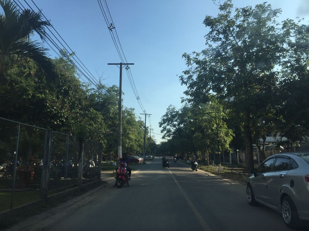 ภาพถนนตรงที่ หอพักหญิง 5 ตั้งอยู่ ถ่ายโดย kyoko พ.ศ. 2561 (2018) · A street-level view of where หอพักหญิง 5 · Ying 5 Dormitory stands, by kyoko in 2561 (2018)