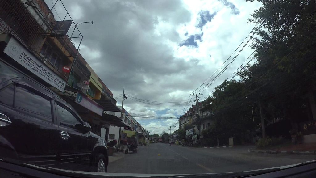 ภาพถนนตรงที่ หมูปิ้งหน้าศิริปันนา ตั้งอยู่ ถ่ายโดย kaart_3 พ.ศ. 2562 (2019) · A street-level view of where หมูปิ้งหน้าศิริปันนา · Muping Na Siripanna stands, by kaart_3 in 2562 (2019)