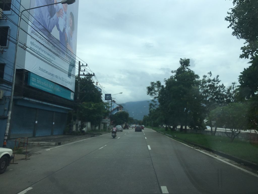 ภาพถนนตรงที่ FastCargoCNX ตั้งอยู่ ถ่ายโดย wapriz พ.ศ. 2561 (2018) · A street-level view of where FastCargoCNX stands, by wapriz in 2561 (2018)