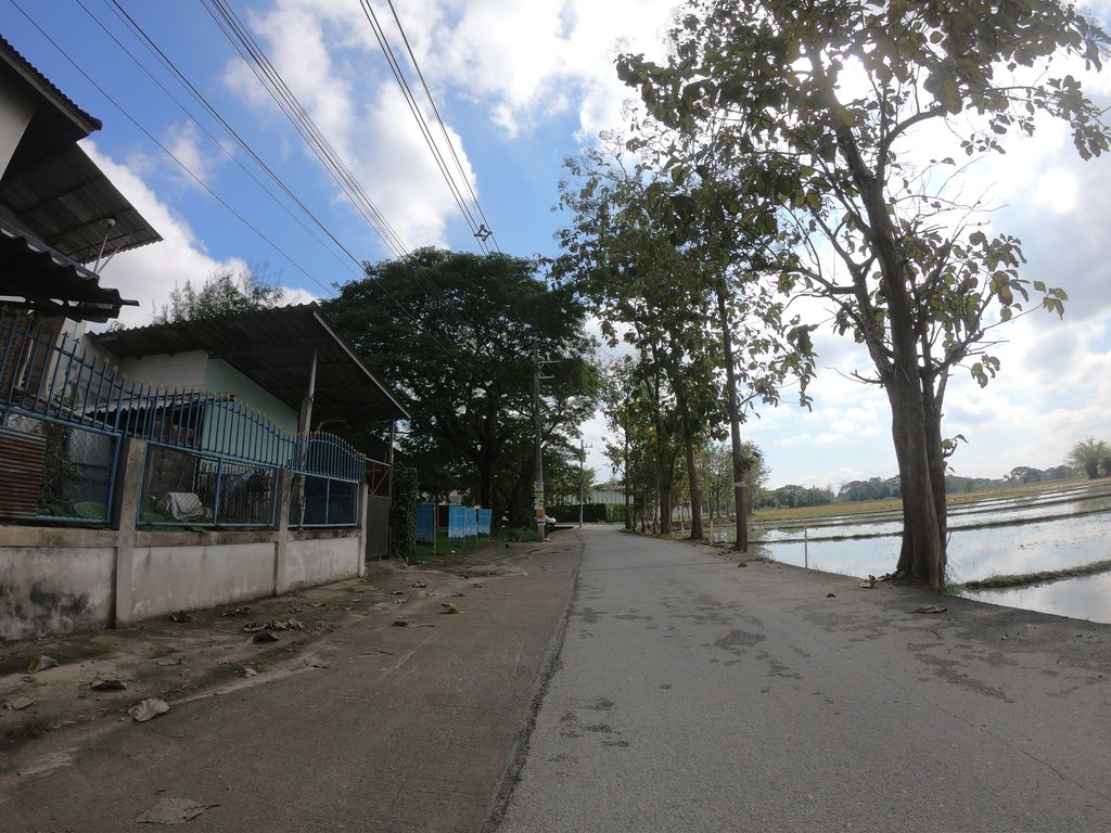 ภาพถนนตรงที่ Noah matcha ตั้งอยู่ ถ่ายโดย chanuwath_grab พ.ศ. 2562 (2019) · A street-level view of where Noah matcha stands, by chanuwath_grab in 2562 (2019)