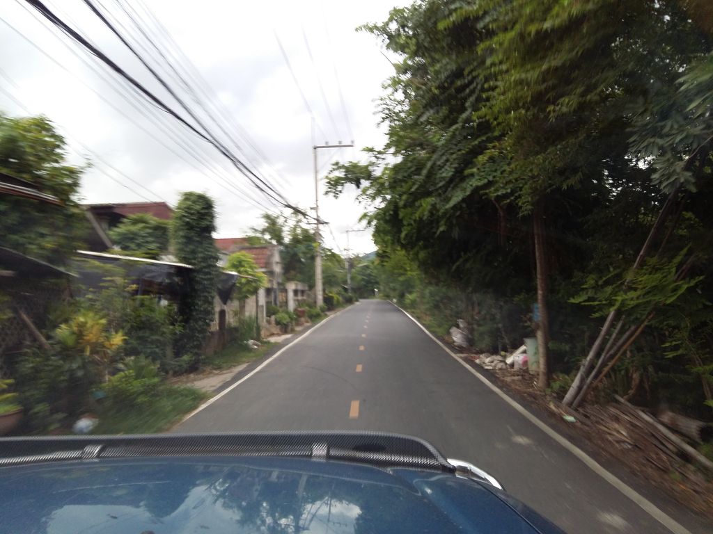 ภาพถนนตรงที่ ส้มตำแม่ไลลา ตั้งอยู่ ถ่ายโดย hantms พ.ศ. 2558 (2015) · A street-level view of where ส้มตำแม่ไลลา · Som Tam Mae Laila stands, by hantms in 2558 (2015)
