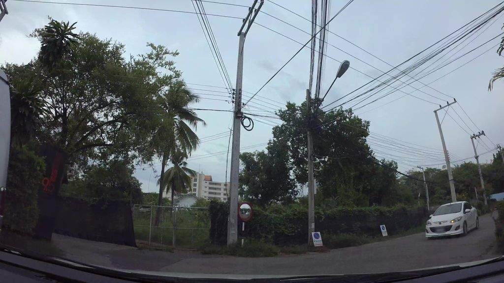 ภาพถนนตรงที่ 9.5 Hotel Chiang Mai ตั้งอยู่ ถ่ายโดย kaart_3 พ.ศ. 2562 (2019) · A street-level view of where 9.5 Hotel Chiang Mai stands, by kaart_3 in 2562 (2019)