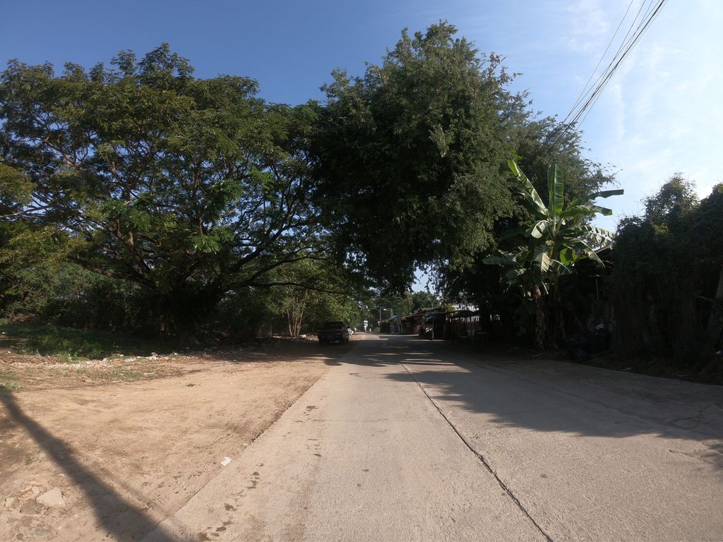 ภาพถนนตรงที่ รสลาบคาเฟ่ เชียงใหม่ ตั้งอยู่ ถ่ายโดย chanuwath_grab พ.ศ. 2562 (2019) · A street-level view of where รสลาบคาเฟ่ เชียงใหม่ · Rotlapkhafe Chiang Mai stands, by chanuwath_grab in 2562 (2019)