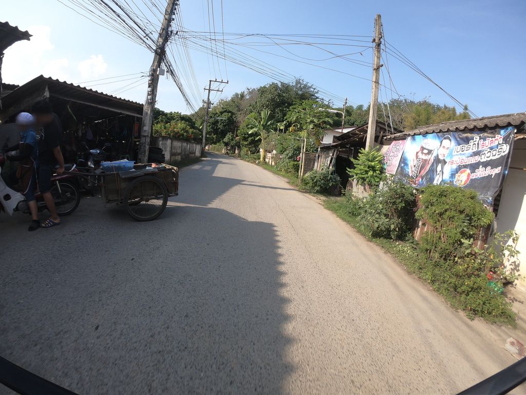 ภาพถนนตรงที่ Tak Shop - ทักช็อป ตั้งอยู่ ถ่ายโดย chanuwath_grab พ.ศ. 2562 (2019) · A street-level view of where Tak Shop - ทักช็อป stands, by chanuwath_grab in 2562 (2019)
