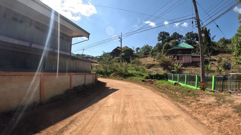 ภาพถนนตรงที่ Khunpae Corner ตั้งอยู่ ถ่ายโดย julcnx พ.ศ. 2566 (2023) · A street-level view of where Khunpae Corner stands, by julcnx in 2566 (2023)