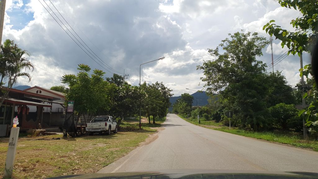 ภาพถนนตรงที่ อู่บุญนธีการช่าง ตั้งอยู่ ถ่ายโดย jrcarlsen พ.ศ. 2564 (2021) · A street-level view of where อู่บุญนธีการช่าง · U Bun Nathi Kanchang stands, by jrcarlsen in 2564 (2021)
