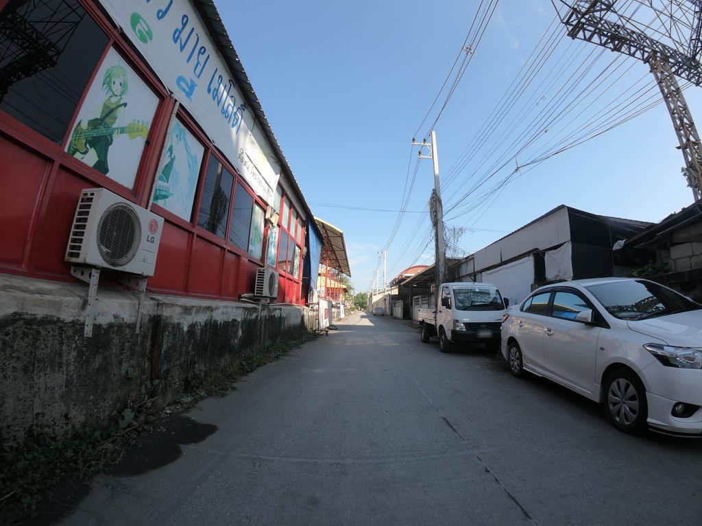 ภาพถนนตรงที่ นิ่ม พลาซ่า ตั้งอยู่ ถ่ายโดย chanuwath_grab พ.ศ. 2562 (2019) · A street-level view of where นิ่ม พลาซ่า · Nim Plaza stands, by chanuwath_grab in 2562 (2019)