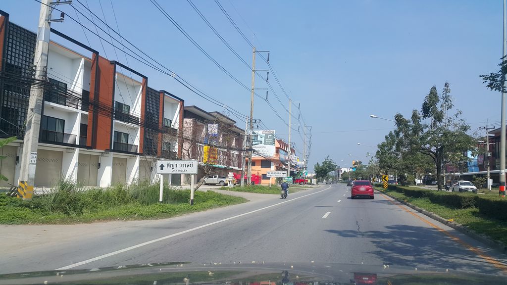 ภาพถนนตรงที่ Cmt แม่โจ้แทรกเตอร์ ตั้งอยู่ ถ่ายโดย jrcarlsen พ.ศ. 2562 (2019) · A street-level view of where Cmt แม่โจ้แทรกเตอร์ stands, by jrcarlsen in 2562 (2019)
