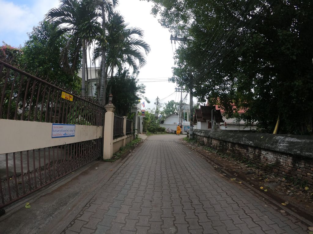 ภาพถนนตรงที่ คริสตจักรของพระคริสต์พร้าว บ้านหัวขัว ตั้งอยู่ ถ่ายโดย chanuwath_grab พ.ศ. 2562 (2019) · A street-level view of where คริสตจักรของพระคริสต์พร้าว บ้านหัวขัว · Khong Phra Khrit Phrao Ban Hua Khua Church stands, by chanuwath_grab in 2562 (2019)