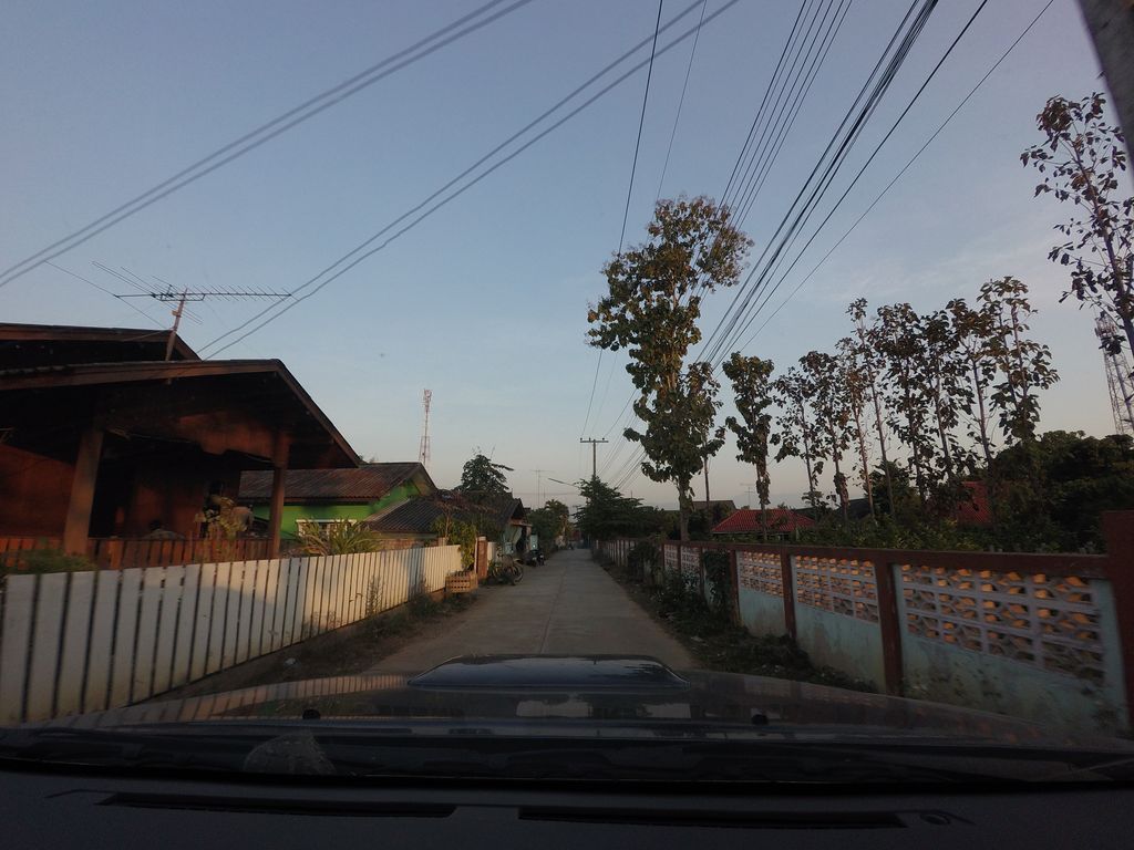 ภาพถนนตรงที่ บ้านสวนชูใจ ตั้งอยู่ ถ่ายโดย mishari พ.ศ. 2559 (2016) · A street-level view of where บ้านสวนชูใจ · Ban Suan Chuchai stands, by mishari in 2559 (2016)