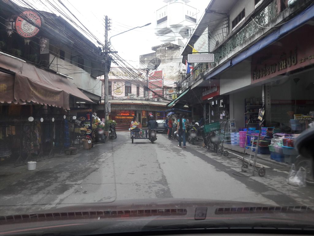 ภาพถนนตรงที่ ร้านอาหารเจเจ๊เล็ก กาดหลวง ตั้งอยู่ ถ่ายโดย ratchaphat พ.ศ. 2561 (2018) · A street-level view of where ร้านอาหารเจเจ๊เล็ก กาดหลวง · J Che Lek Kat Luang Restaurant stands, by ratchaphat in 2561 (2018)