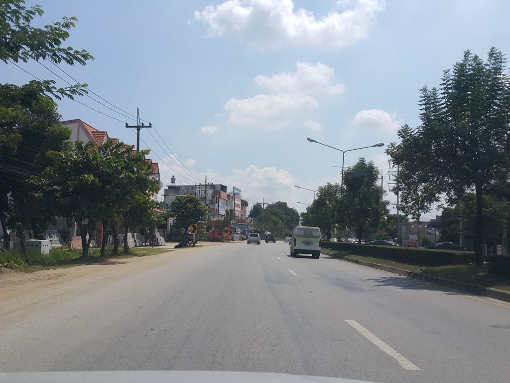 ภาพถนนตรงที่ วีเค12คาร์แคร์ VK12Carcare ตั้งอยู่ ถ่ายโดย jrcarlsen พ.ศ. 2558 (2015) · A street-level view of where วีเค12คาร์แคร์ VK12Carcare stands, by jrcarlsen in 2558 (2015)