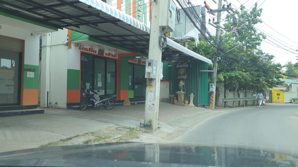 ภาพถนนตรงที่ Securitas Security Guard Chiangmai Branch ตั้งอยู่ ถ่ายโดย jrcarlsen พ.ศ. 2564 (2021) · A street-level view of where Securitas Security Guard Chiangmai Branch stands, by jrcarlsen in 2564 (2021)