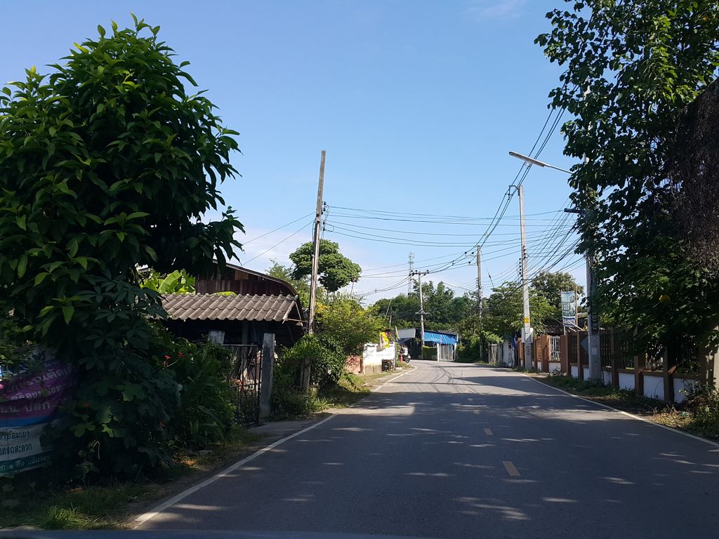 ภาพถนนตรงที่ บริษัท เชียงใหม่พิมุกต์ จำกัด ตั้งอยู่ ถ่ายโดย jrcarlsen พ.ศ. 2558 (2015) · A street-level view of where บริษัท เชียงใหม่พิมุกต์ จำกัด · Chiang Mai Phimuk Chamkat Company stands, by jrcarlsen in 2558 (2015)