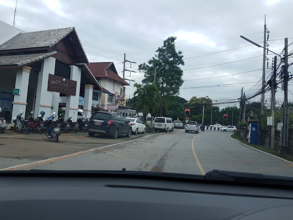ภาพถนนตรงที่ ตองเอี่ยว ตำยำเล ตั้งอยู่ ถ่ายโดย ekkarin พ.ศ. 2561 (2018) · A street-level view of where ตองเอี่ยว ตำยำเล · Tongiao Tamyamle stands, by ekkarin in 2561 (2018)