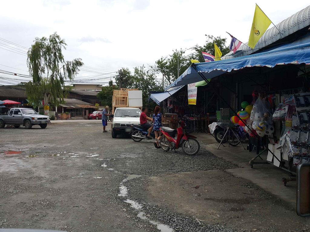ภาพถนนตรงที่ ลาบดุ@ท่ารั้ว ตั้งอยู่ ถ่ายโดย jrcarlsen พ.ศ. 2558 (2015) · A street-level view of where ลาบดุ@ท่ารั้ว · Lapdu@tha Rua stands, by jrcarlsen in 2558 (2015)
