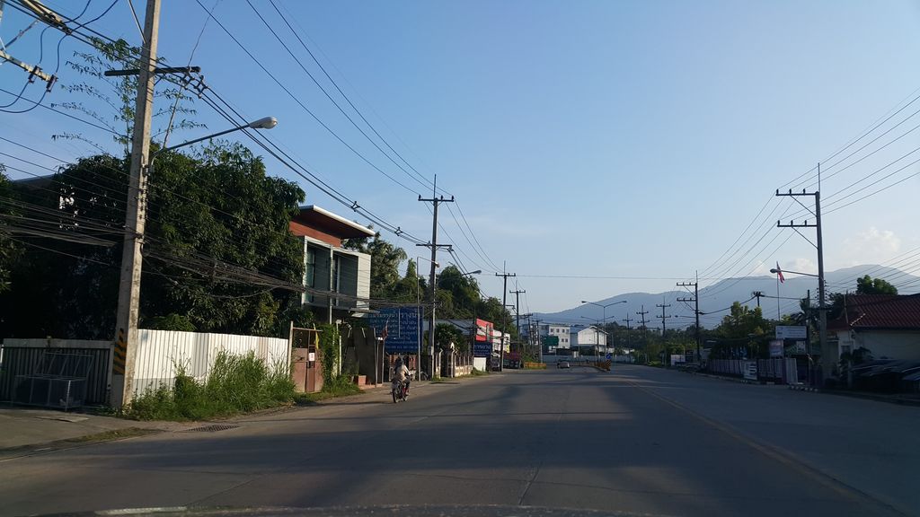 ภาพถนนตรงที่ ทางหลวงแผ่นดินหมายเลข 107 National Highway 107 ตั้งอยู่ ถ่ายโดย jrcarlsen พ.ศ. 2559 (2016) · A street-level view of where ทางหลวงแผ่นดินหมายเลข 107 National Highway 107 stands, by jrcarlsen in 2559 (2016)
