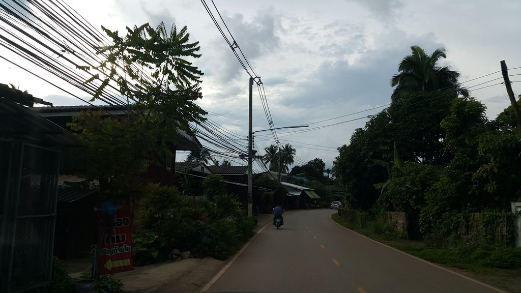 ภาพถนนตรงที่ Joyly's room ตั้งอยู่ ถ่ายโดย jrcarlsen พ.ศ. 2559 (2016) · A street-level view of where Joyly's room stands, by jrcarlsen in 2559 (2016)