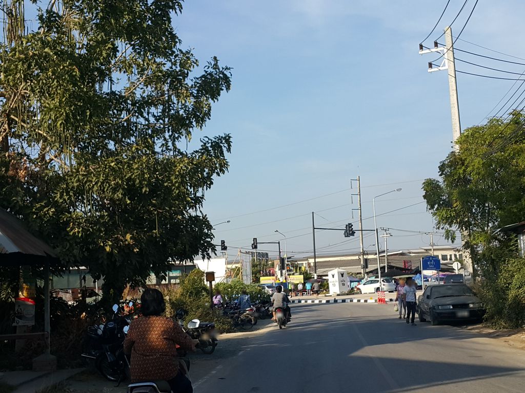 ภาพถนนตรงที่ อู่เอ็ม nissan service ตั้งอยู่ ถ่ายโดย jrcarlsen พ.ศ. 2559 (2016) · A street-level view of where อู่เอ็ม nissan service stands, by jrcarlsen in 2559 (2016)