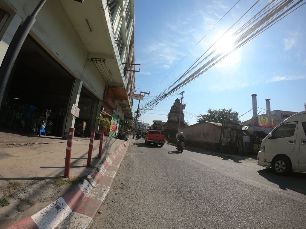 ภาพถนนตรงที่ Sittichoke Shop สิทธิโชค อะไหล่โรงงาน และกระสอบ เชียงใหม่ ตั้งอยู่ ถ่ายโดย chanuwath_grab พ.ศ. 2562 (2019) · A street-level view of where Sittichoke Shop สิทธิโชค อะไหล่โรงงาน และกระสอบ เชียงใหม่ stands, by chanuwath_grab in 2562 (2019)